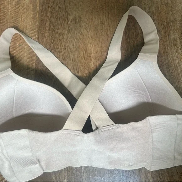 Spanx SPANXsmooth Bra‑llelujah
Lightly Lined Racerback Bra NWT - Picture 2 of 3